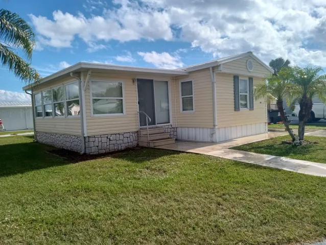 $98,900 | 1601 Highway 441, Unit 140, Okeechobee, FL 34974