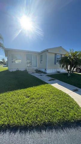 $98,900 | 1601 Highway 441, Unit 140, Okeechobee, FL 34974