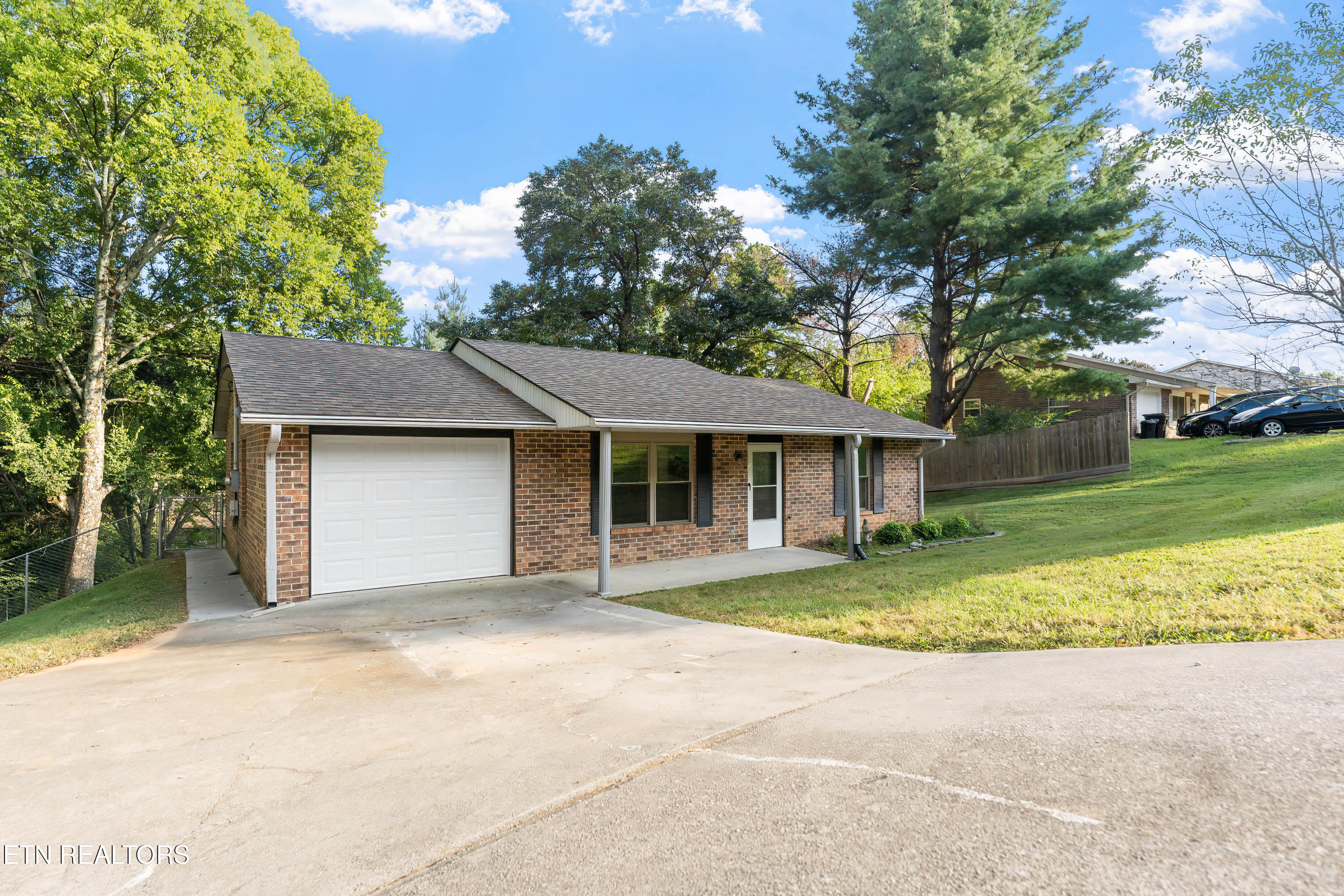 11318 Snyder Road Knoxville, TN 37932 - Photo 2 of 33 11318 Snyder Road - ranch house for sale