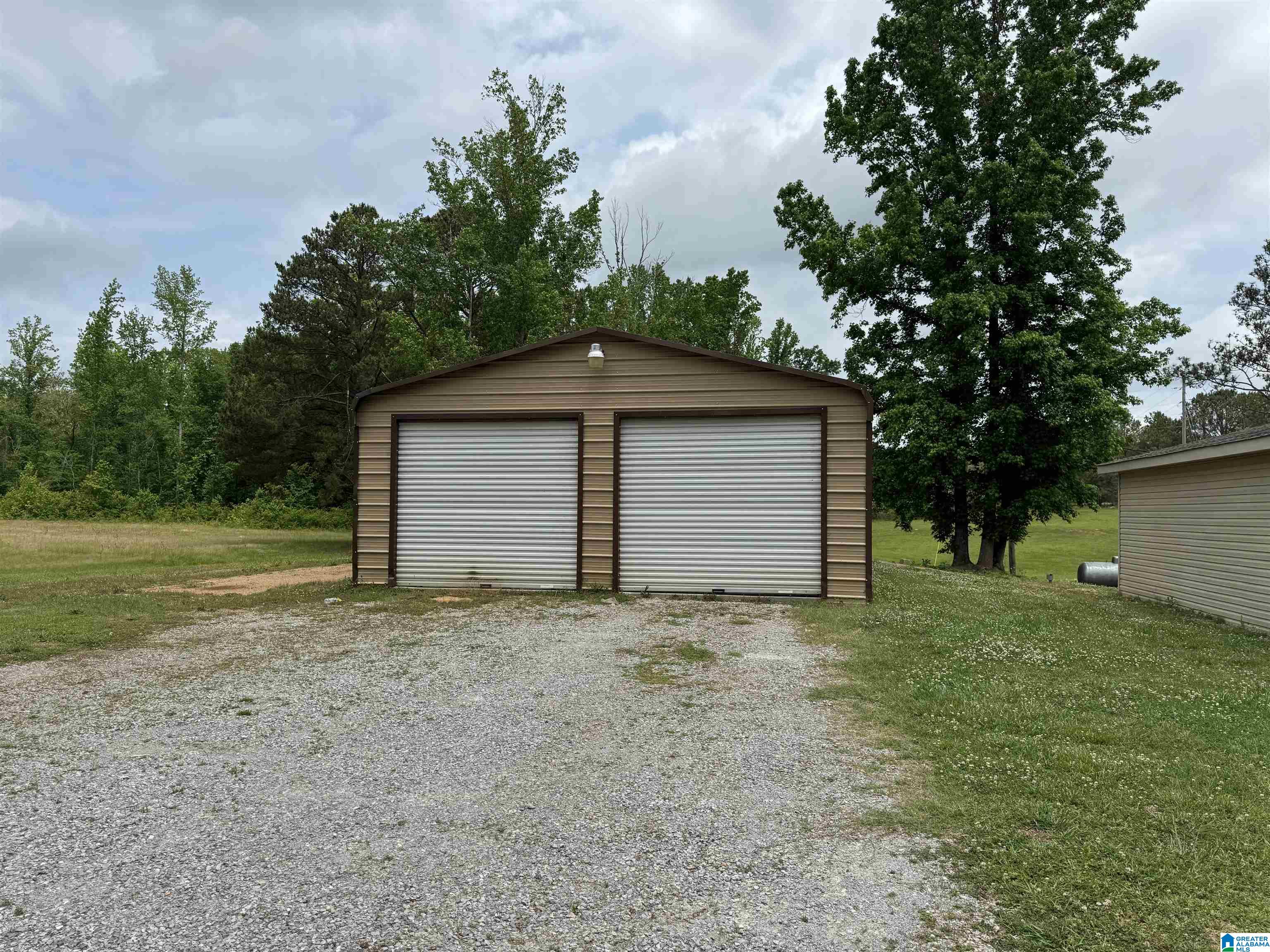 1237 County Road 195 Jemison, AL 35085 - Photo 3 of 15