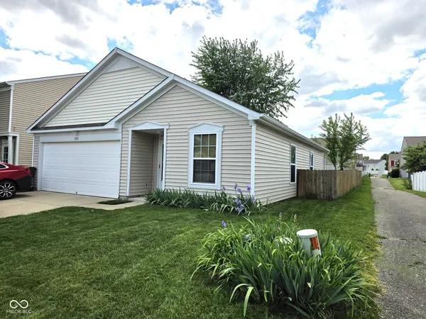 $185,000 | 929 Belvedere Drive, Shelbyville, IN 46176