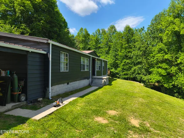 $185,900 | 3552 Straight Fork Road, Huntsville, TN 37756