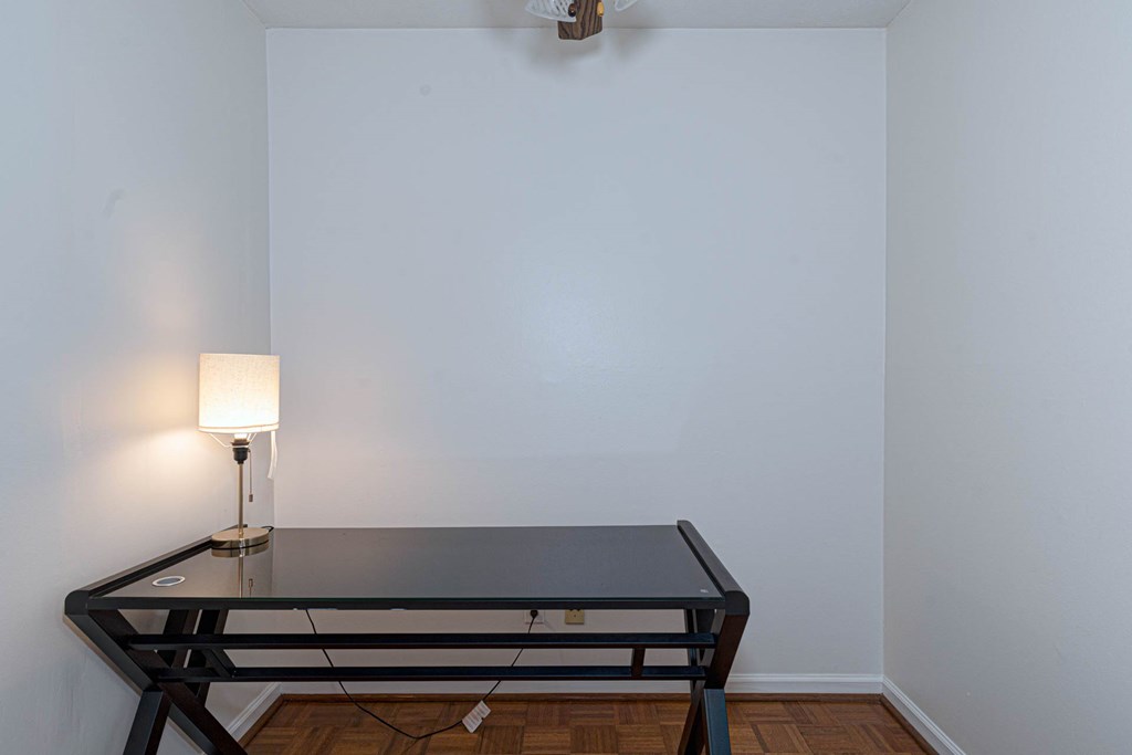 6101 River Road, Unit 5 Columbus, GA 31904 - Photo 13 of 47 a room with a table and a lamp