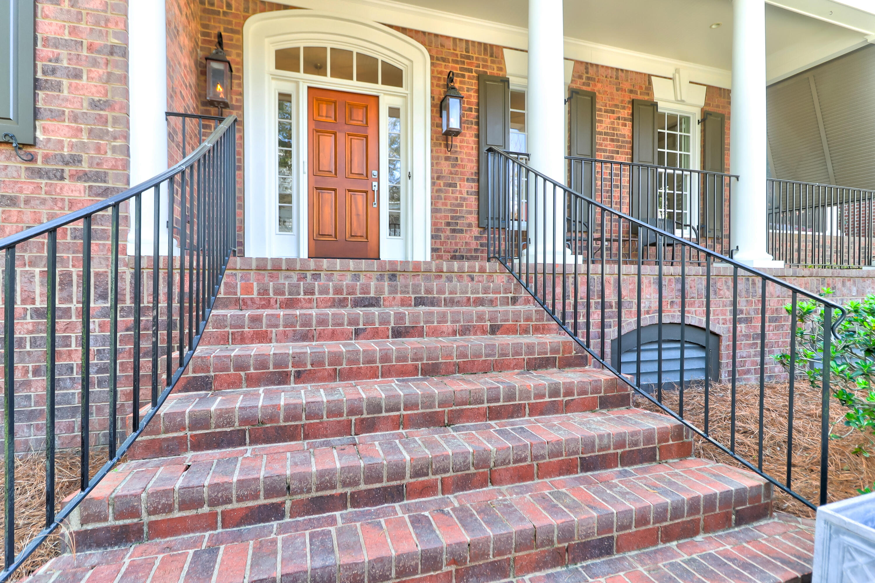 611 Daggett Street Charleston, SC 29492 - Photo 2 of 42 611 Daggett (83)