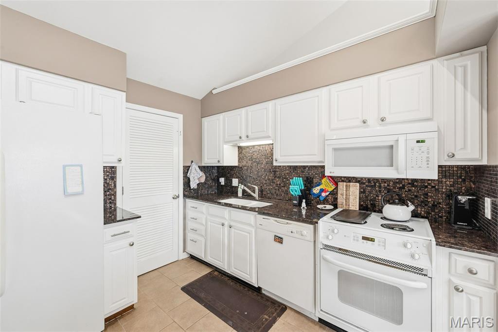 978 Windstream, Unit 39 St. Peters, MO 63376 - Photo 12 of 19