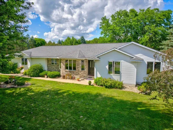 $409,500 | W7852 Donlin Drive, Pardeeville, WI 53954