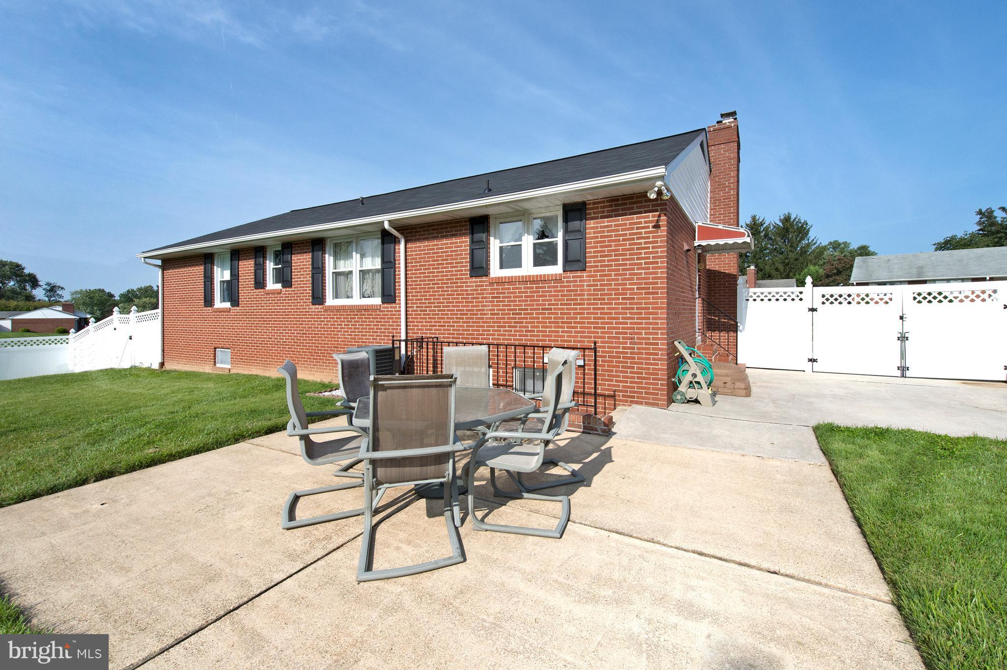 9501 Dawnvale Road Baltimore, MD 21236 - Photo 27 of 30 a backyard of a house with table and chairs