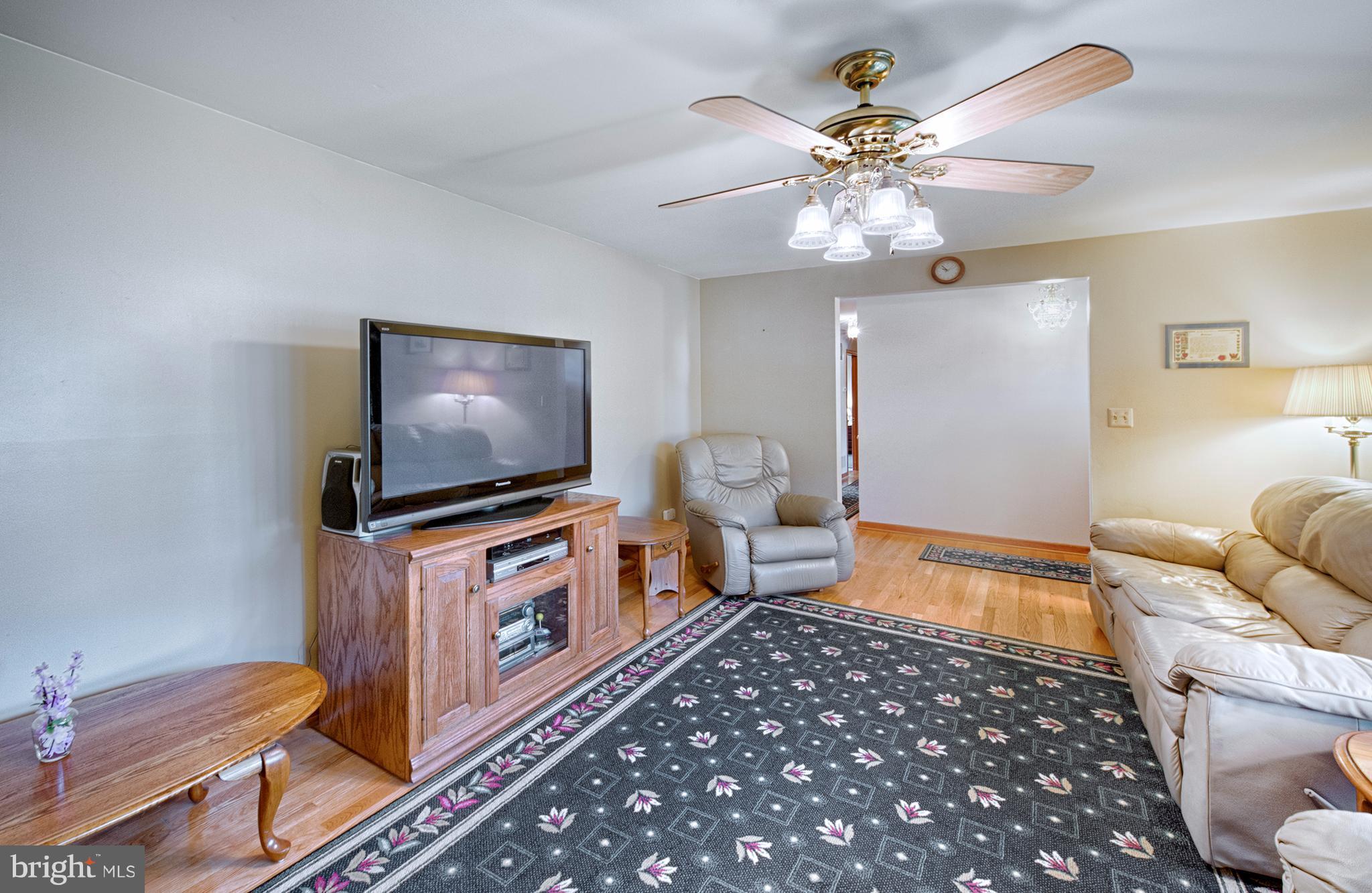 9501 Dawnvale Road Baltimore, MD 21236 - Photo 6 of 30 a living room with furniture and a flat screen tv