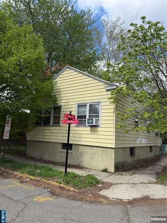 $375,000 | 37-39 Columbus Street, Bloomfield, NJ 07003