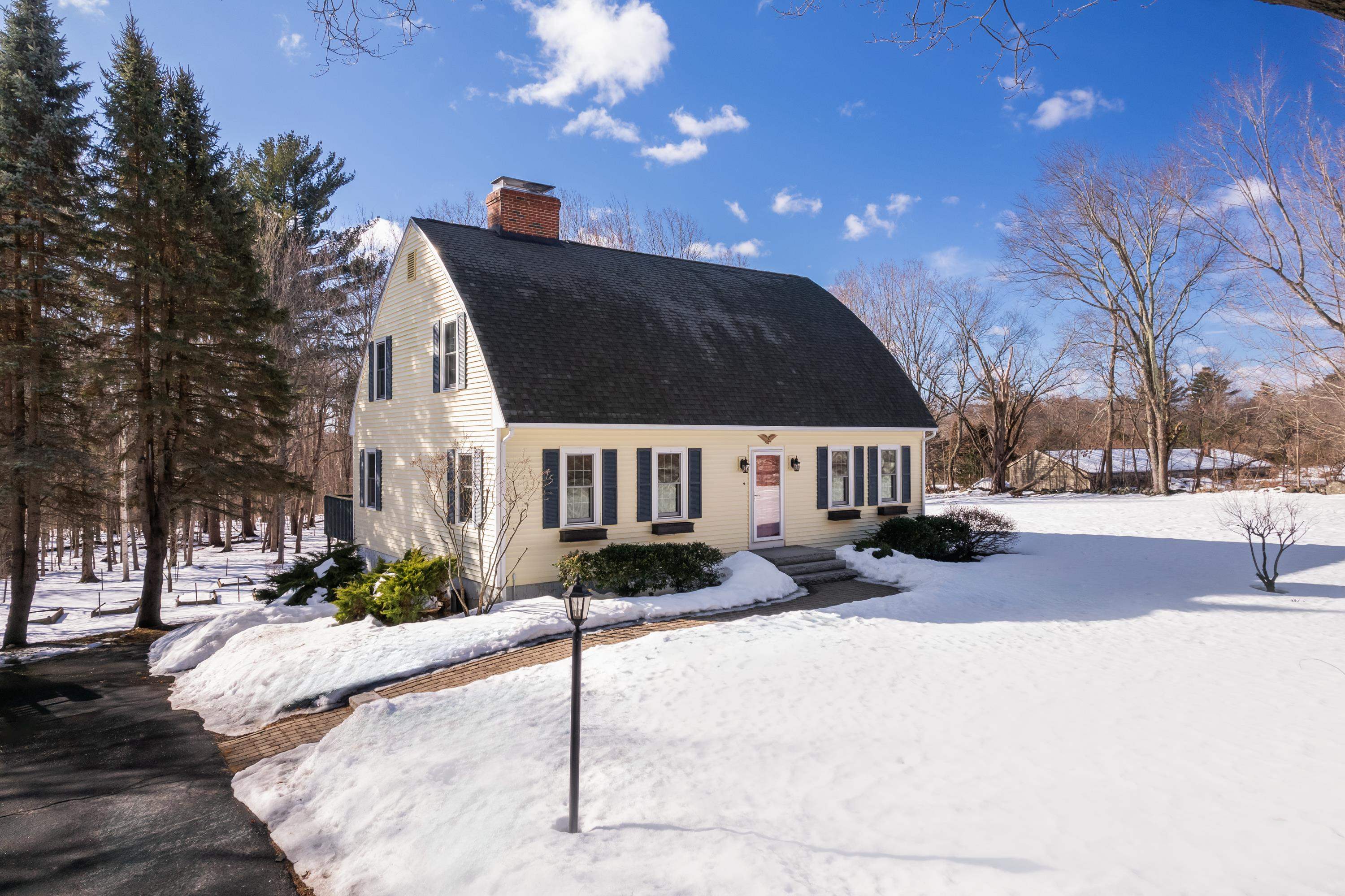 134 Kensington Road Hampton Falls, NH 03844 - Photo 1 of 15