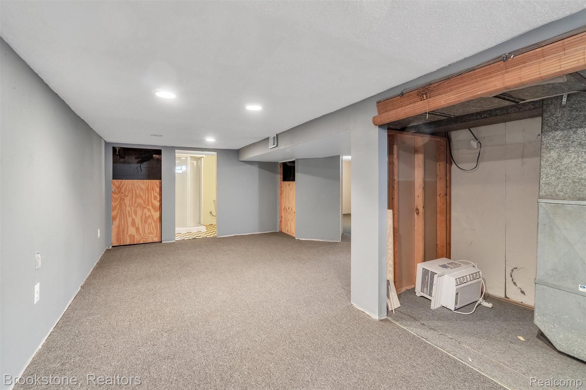 1395 Dawes Avenue Rochester, MI 48307 - Photo 22 of 36 22-1395 Dawes-windowstill-real-esta.jpg