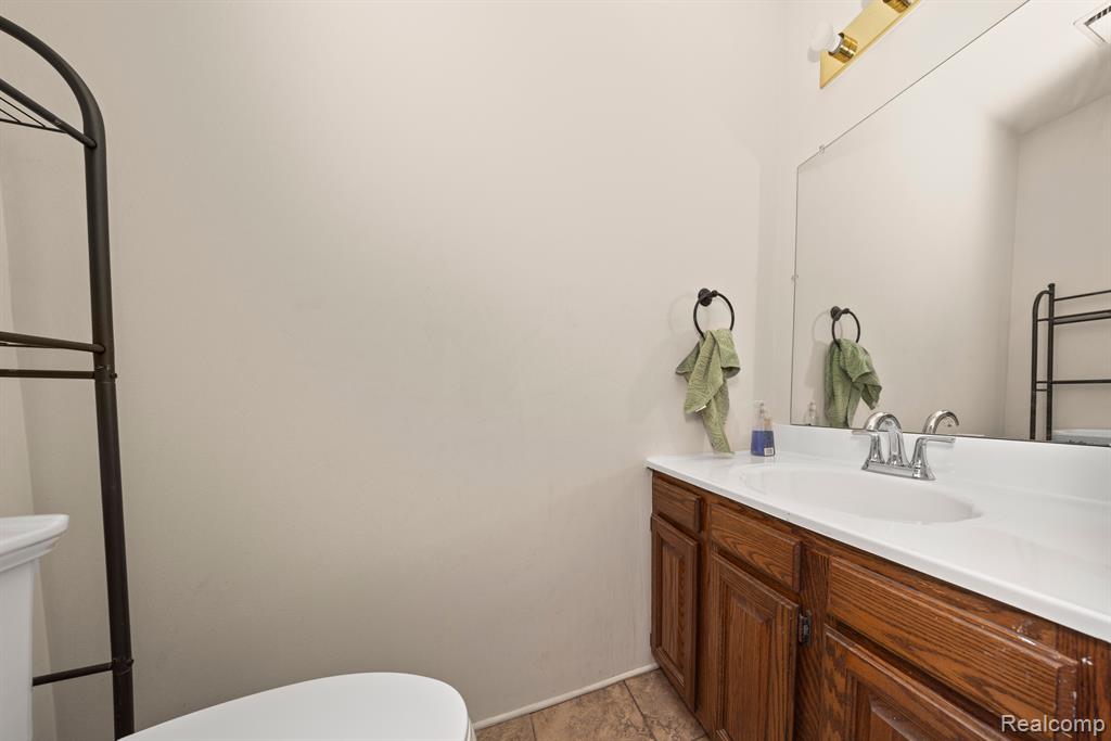 694 Tennyson Rochester Hills, MI 48307 - Photo 11 of 28