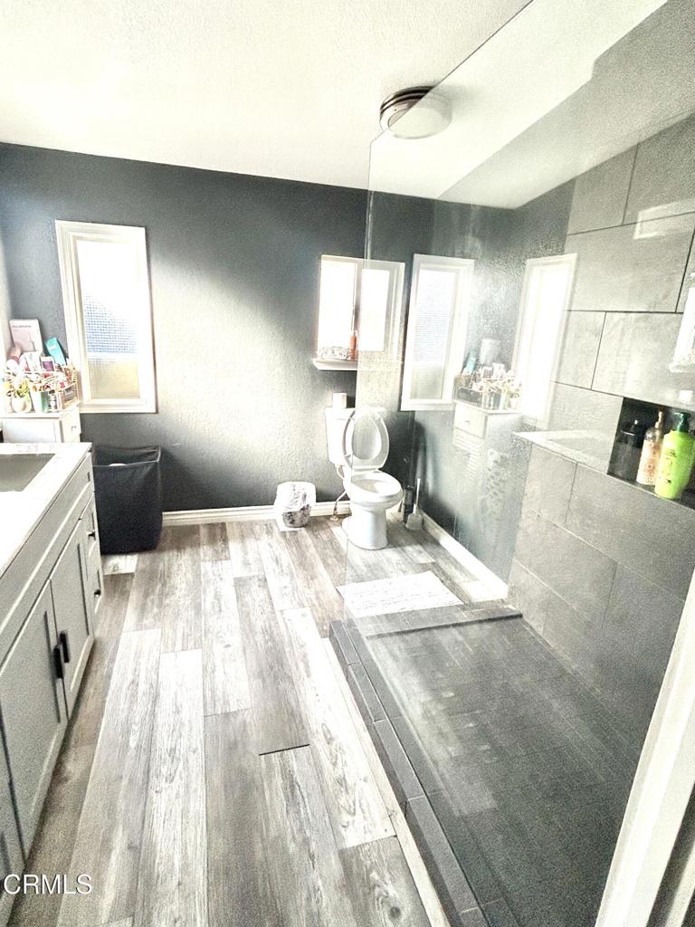 2400 East Pleasant Valley Road, Unit 108 Oxnard, CA 93033 - Photo 12 of 19 a large bedroom with a large bed and a large window