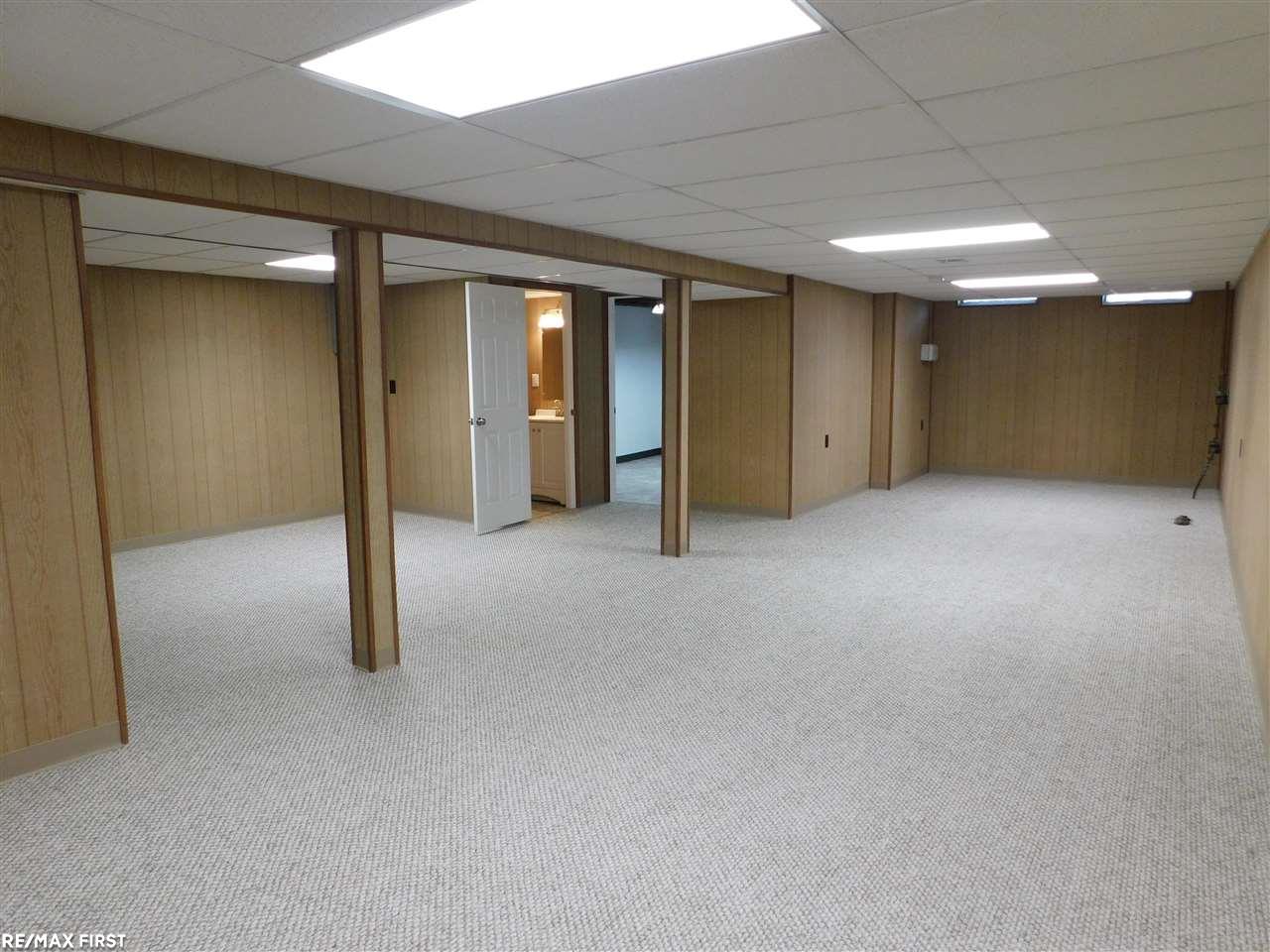 18021 East Thirteen Mile Road Fraser, MI 48026 - Photo 24 of 35 50050390-23.JPG