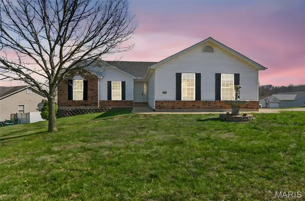 $299,900 | 822 McLivaine Court, Pevely, MO 63070