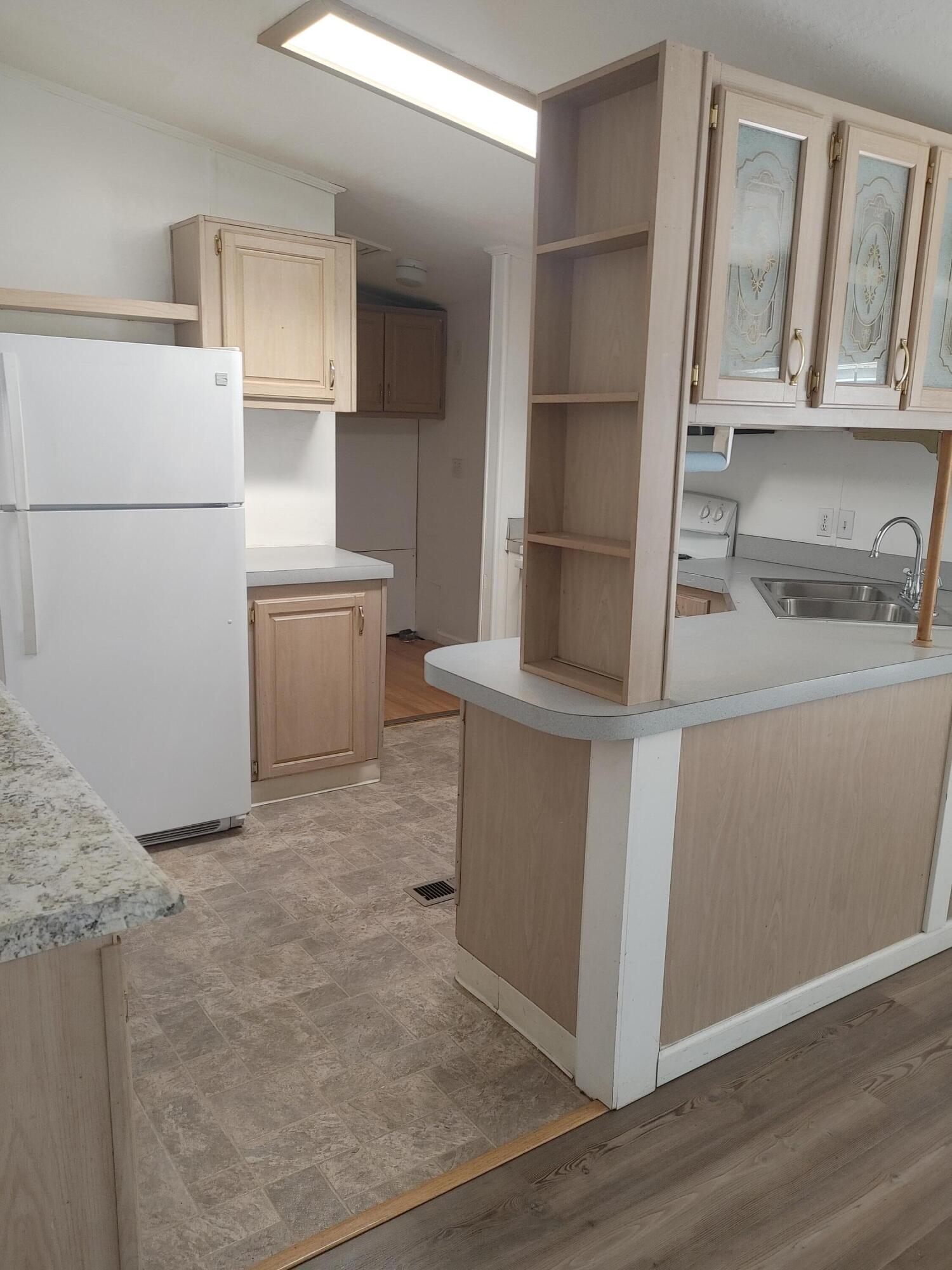 474 4th Street Madras, OR 97741 - Photo 23 of 29 4th kitchen