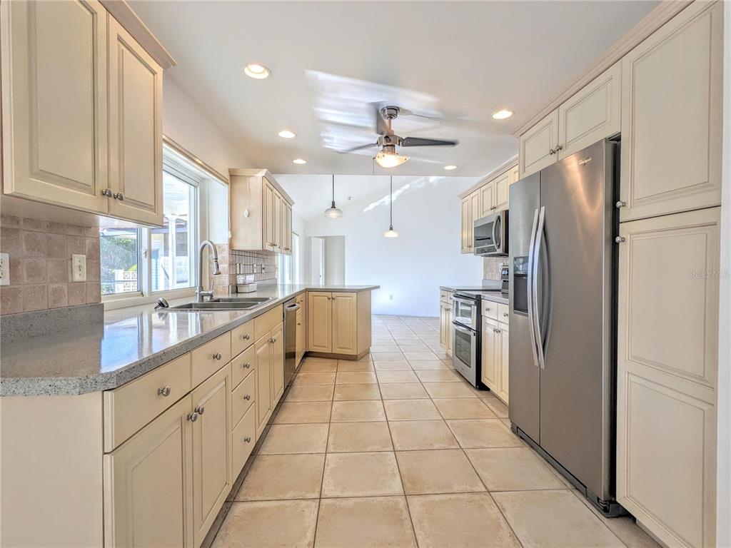 5456 Azure Way Sarasota, FL 34242 - Photo 8 of 44