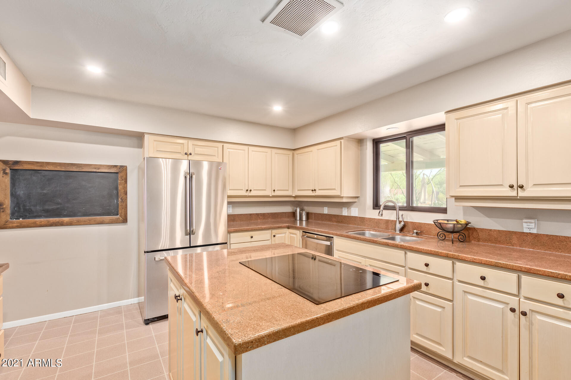 4553 East Palomino Road Phoenix, AZ 85018 - Photo 15 of 55 0012-12 - Palimino