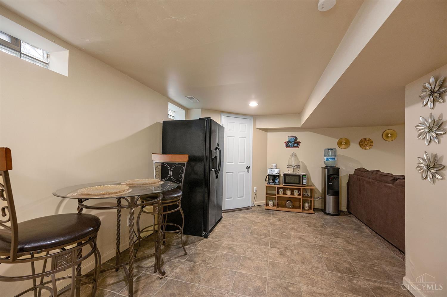 1233 West Galbraith Road Cincinnati, OH 45231 - Photo 20 of 26