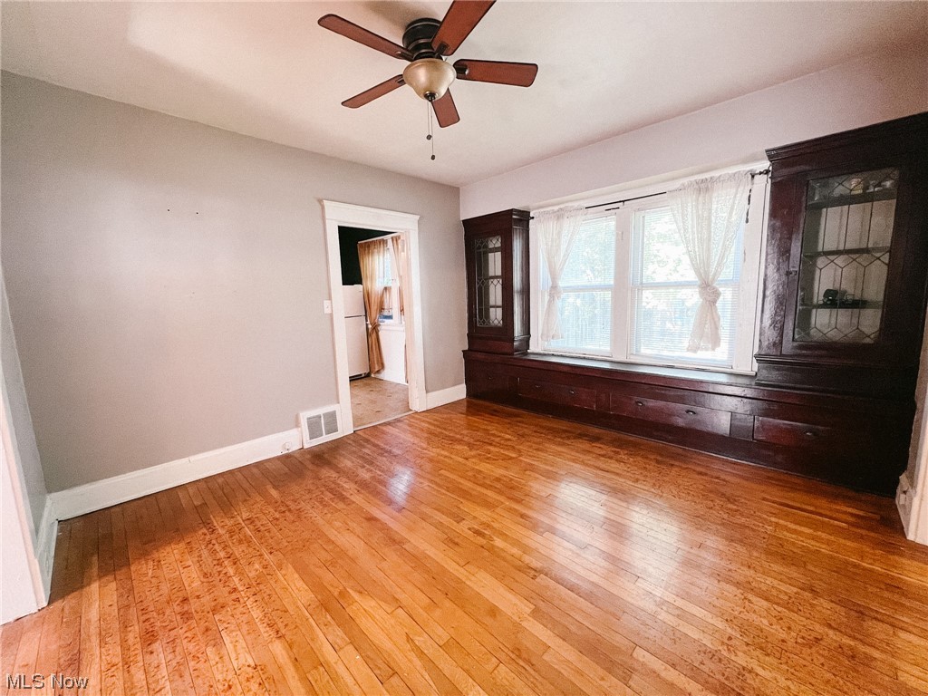 Dining room with hardwood flooring and ceiling fan