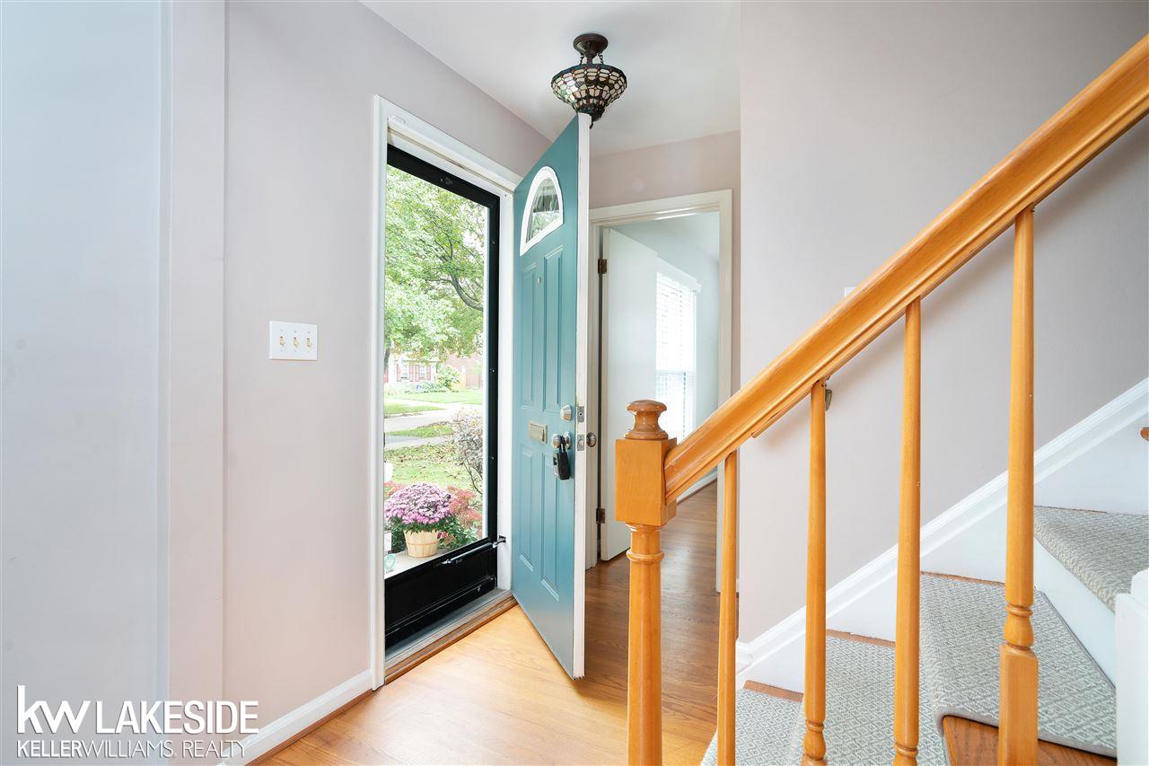 2702 Trafford Road Royal Oak, MI 48073 - Photo 4 of 38 50057928-3.JPG