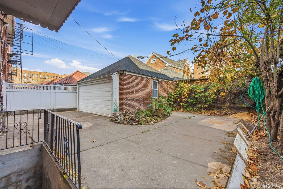 33-43 83rd Street Queens, NY 11372 - Photo 5 of 38 a view of a house with a street