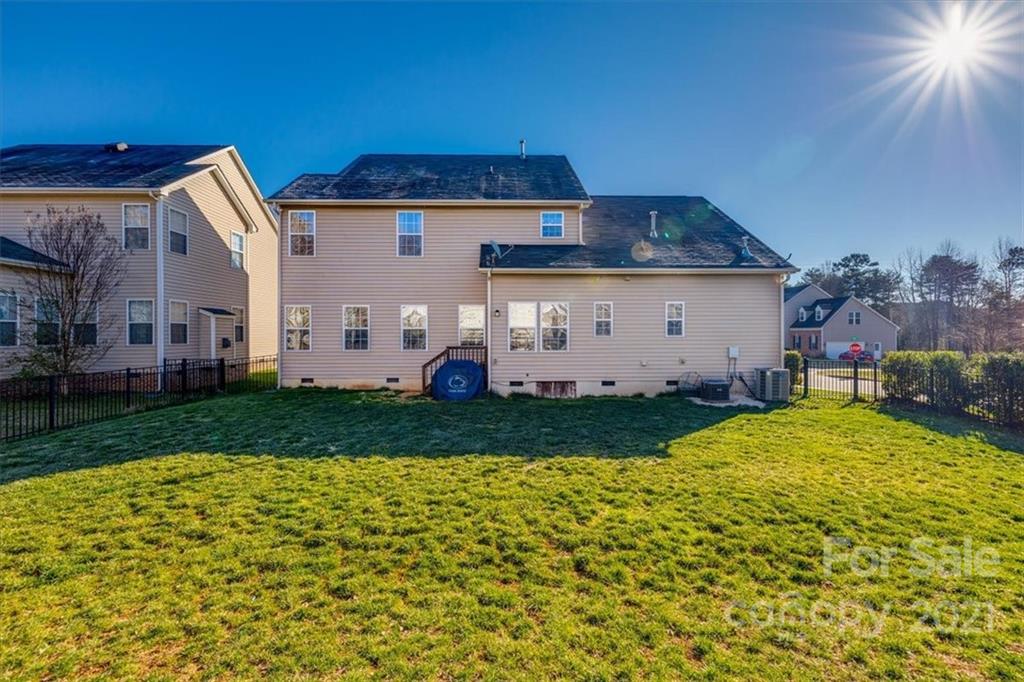 7178 Meyer Road Fort Mill, SC 29715 - Photo 35 of 36 a front view of a house with garden