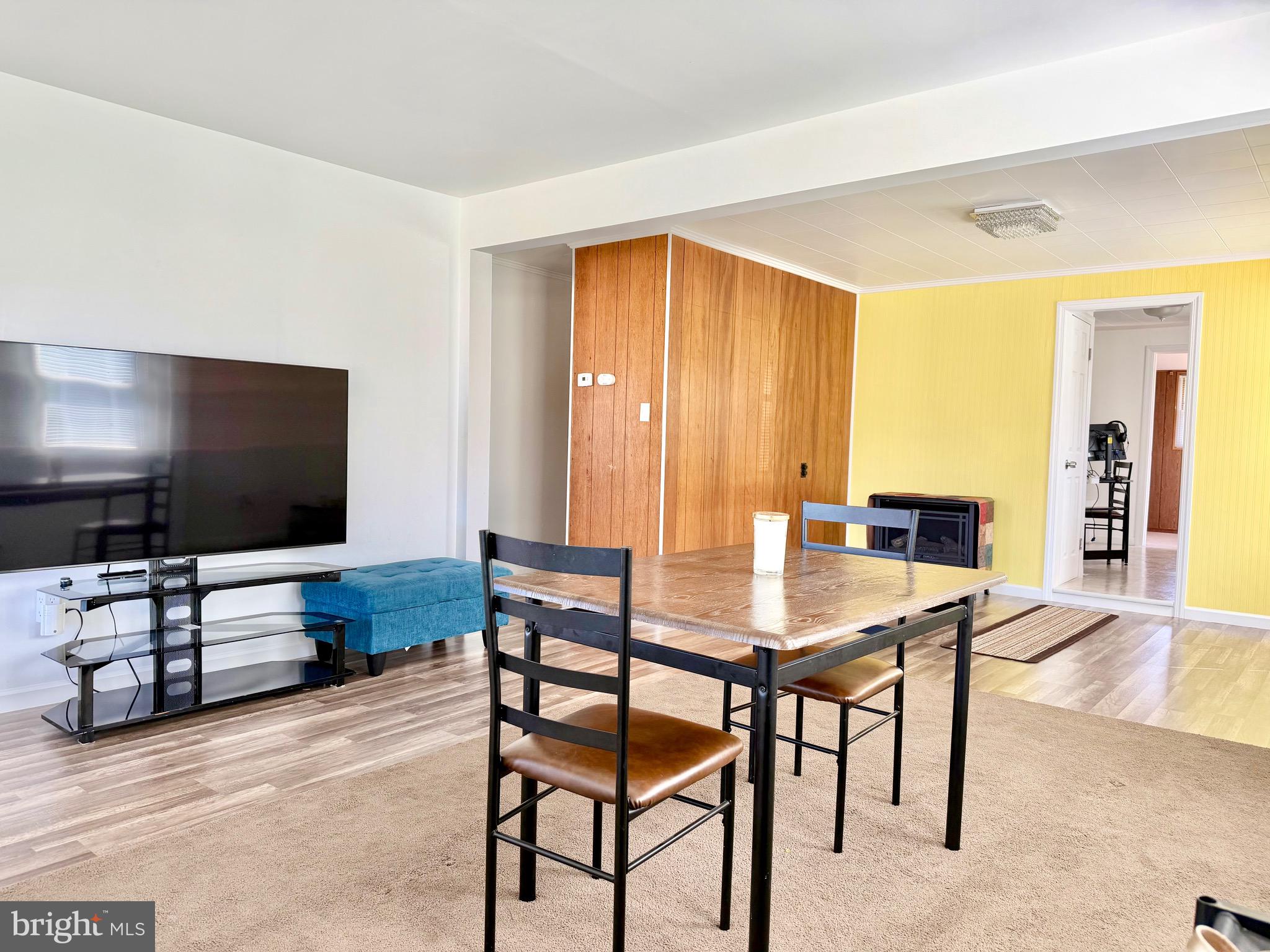 557 Compass Road East Middle River, MD 21220 - Photo 5 of 27 Living / Dining Room