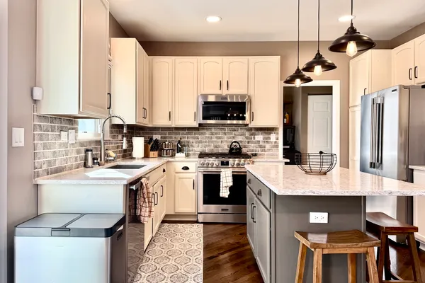 $629,900 | 1941 Broadsmore Drive, Algonquin, IL 60102