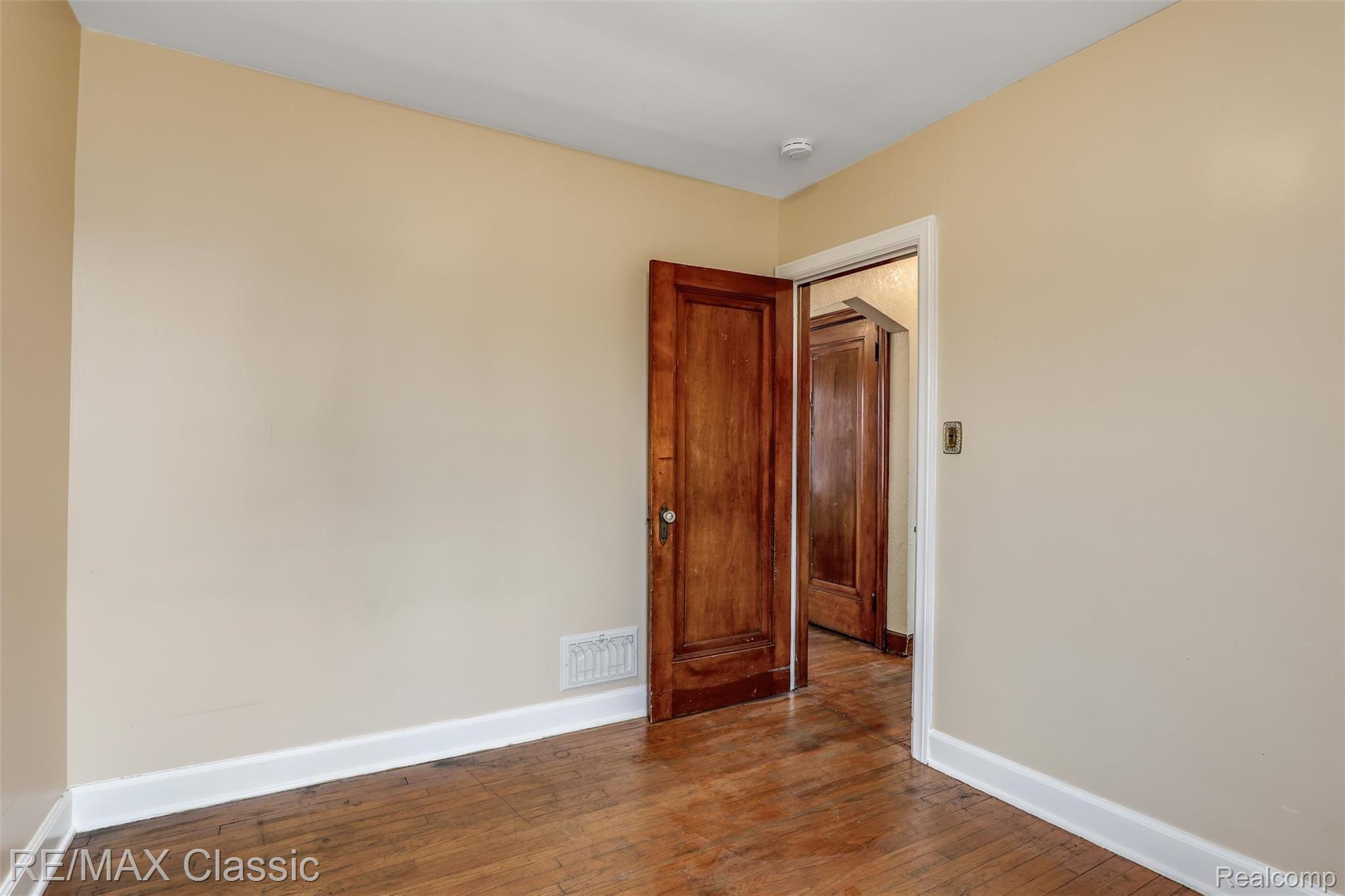 24711 Pennsylvania Road Romulus, MI 48174 - Photo 28 of 63 Bedroom