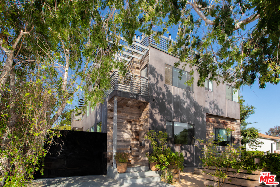 3256 Cabrillo Boulevard Los Angeles, CA 90066 - Photo 1 of 1 a view of building
