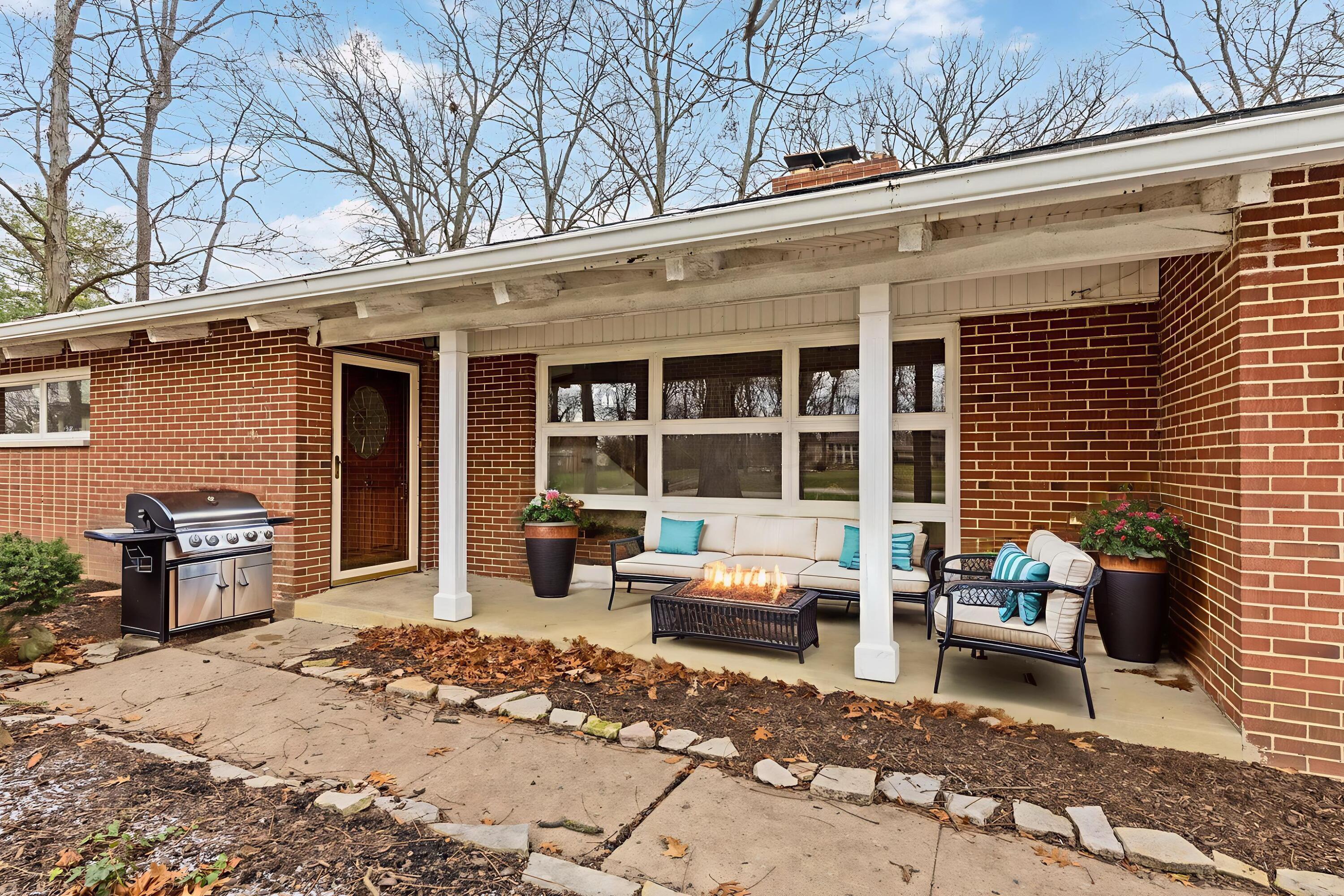 front - Outdoor - Standard - 1