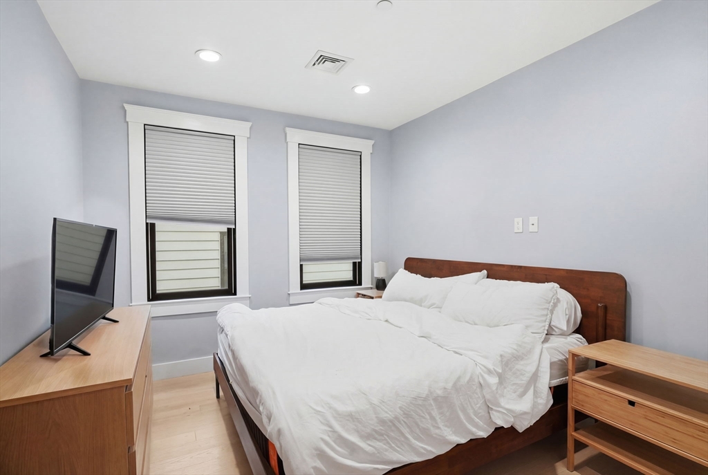 331 Chelsea Street, Unit 3 Boston, MA 02128 - Photo 15 of 34