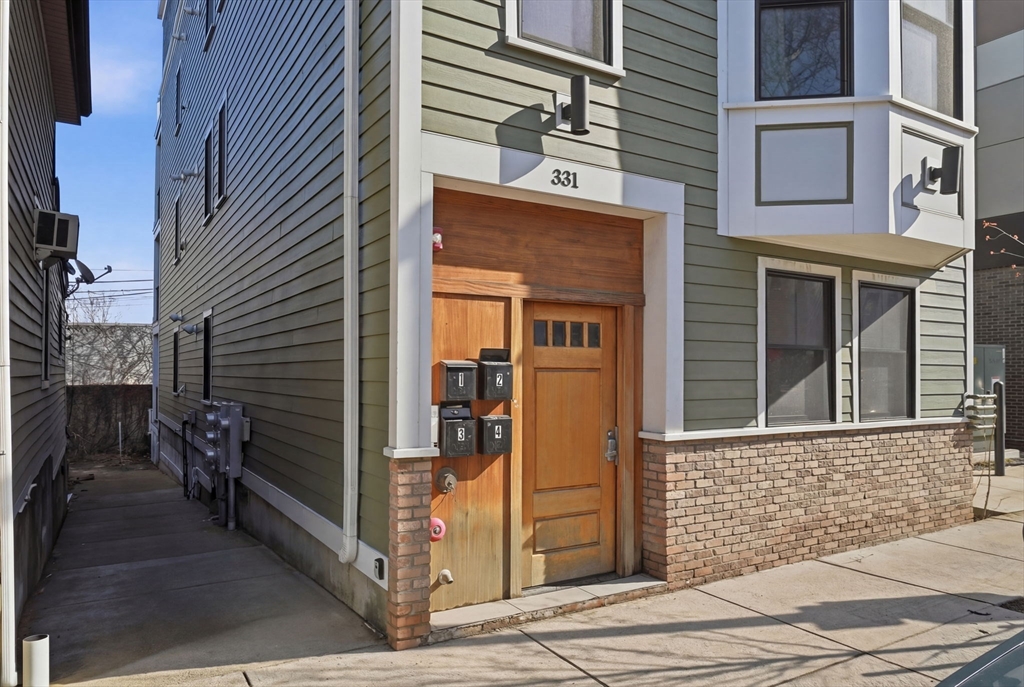 331 Chelsea Street, Unit 3 Boston, MA 02128 - Photo 3 of 34
