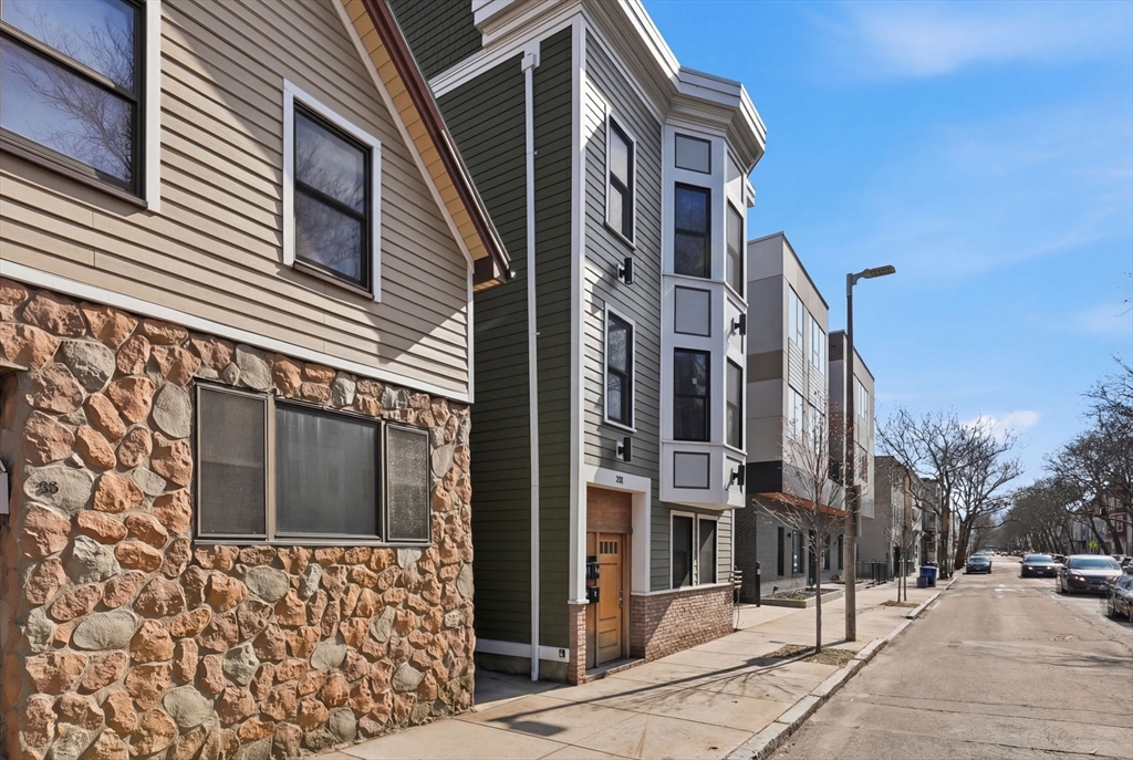 331 Chelsea Street, Unit 3 Boston, MA 02128 - Photo 4 of 34