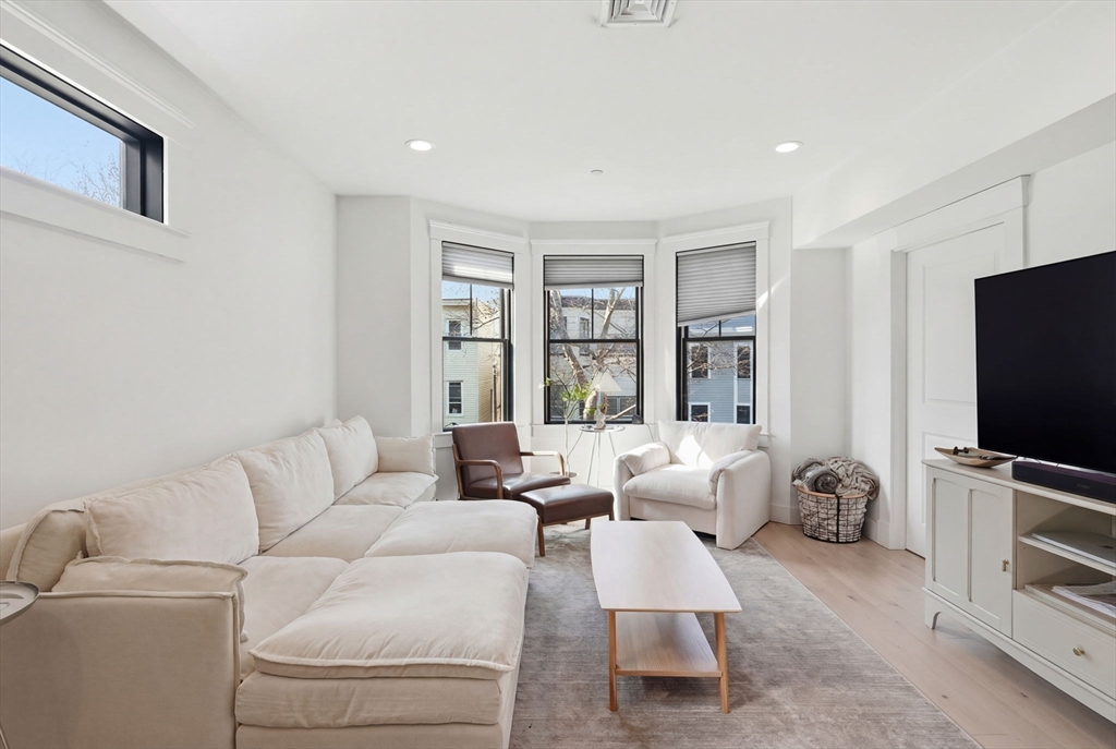 331 Chelsea Street, Unit 3 Boston, MA 02128 - Photo 9 of 34