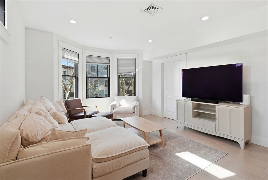 331 Chelsea Street, Unit 3 Boston, MA 02128 - Photo 10 of 34