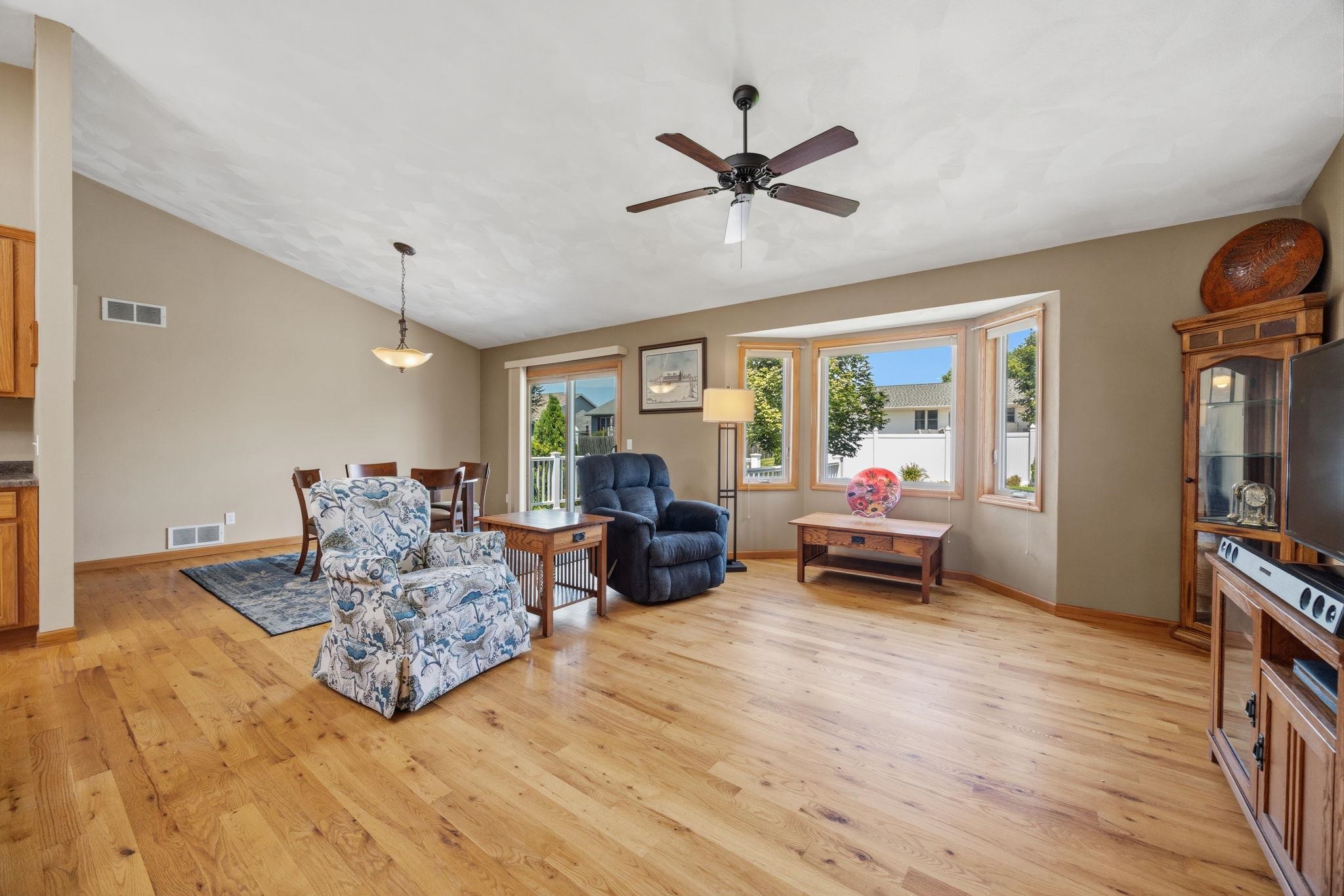 1532 Montclair Place Fort Atkinson, WI 53538 - Photo 5 of 47