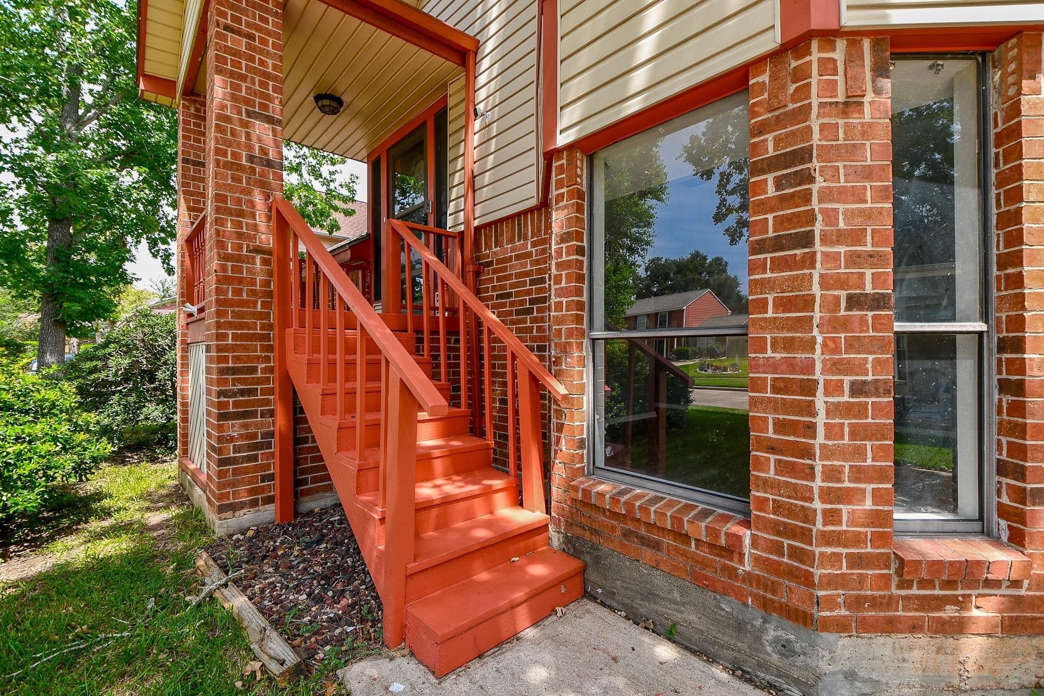 2331 Wren Meadow Road Richmond, TX 77406 - Photo 2 of 37 Impress your guests with the special elevated entry!