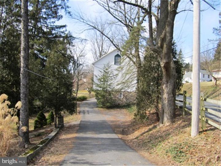 700 Church Road Reading, PA 19607 - Photo 2 of 24 Driveway