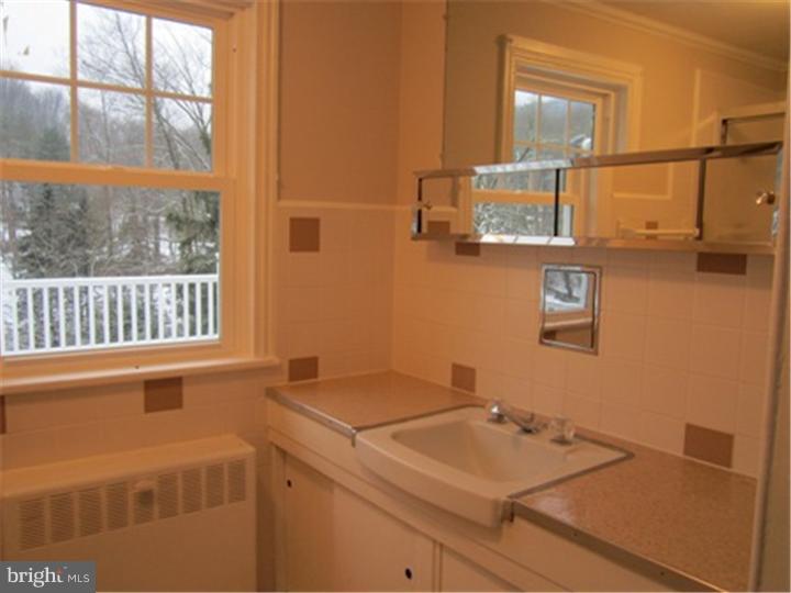 700 Church Road Reading, PA 19607 - Photo 15 of 24 Bathroom