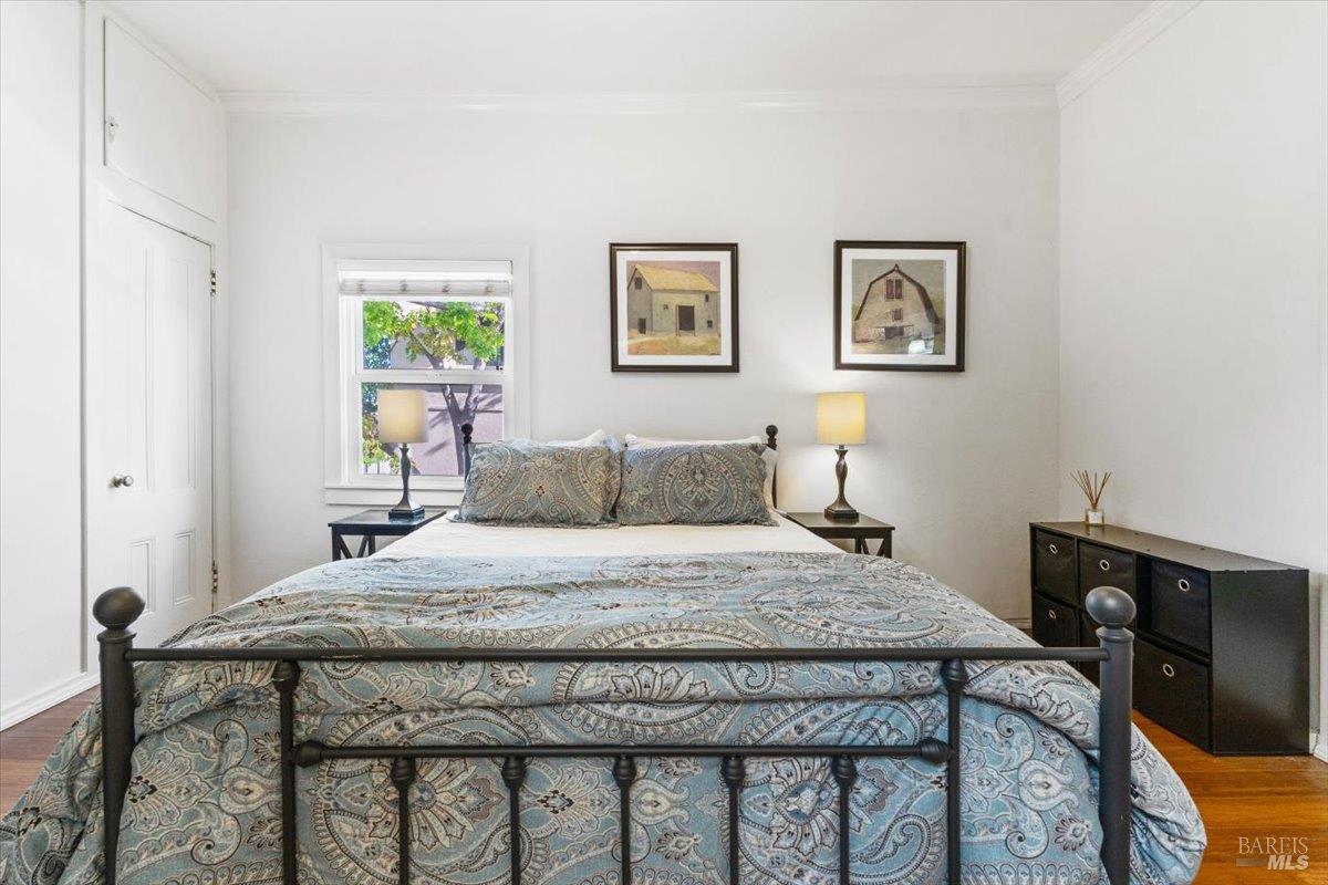 320 Center Street Healdsburg, CA 95448 - Photo 54 of 56 a bedroom with a bed and a table in it