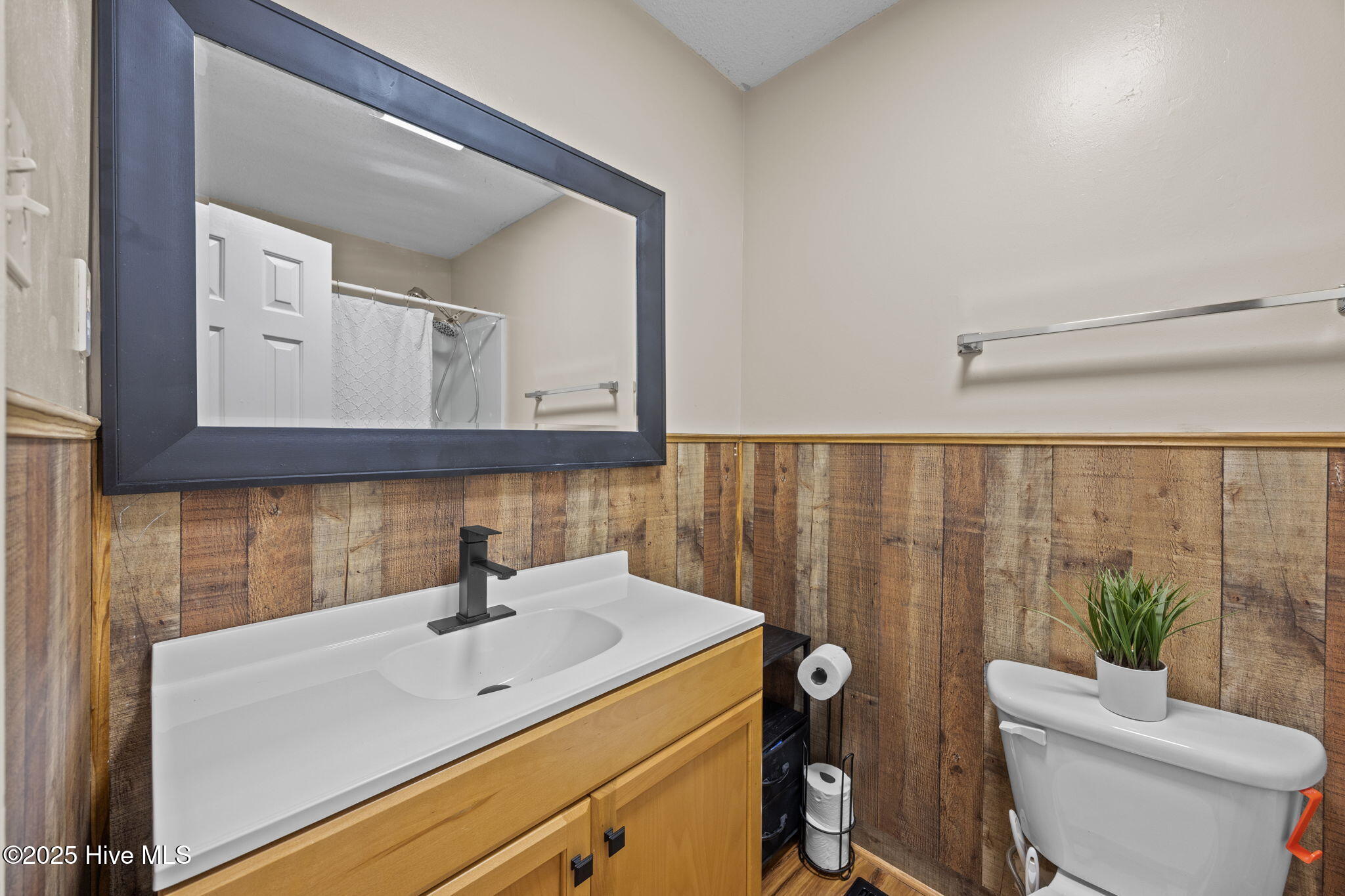 6407 Clarks Neck Road Washington, NC 27889 - Photo 32 of 53 GUEST BATH