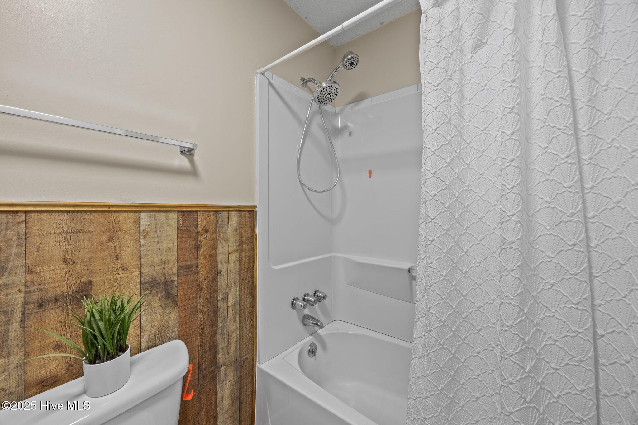 6407 Clarks Neck Road Washington, NC 27889 - Photo 33 of 53 GUEST ROOM