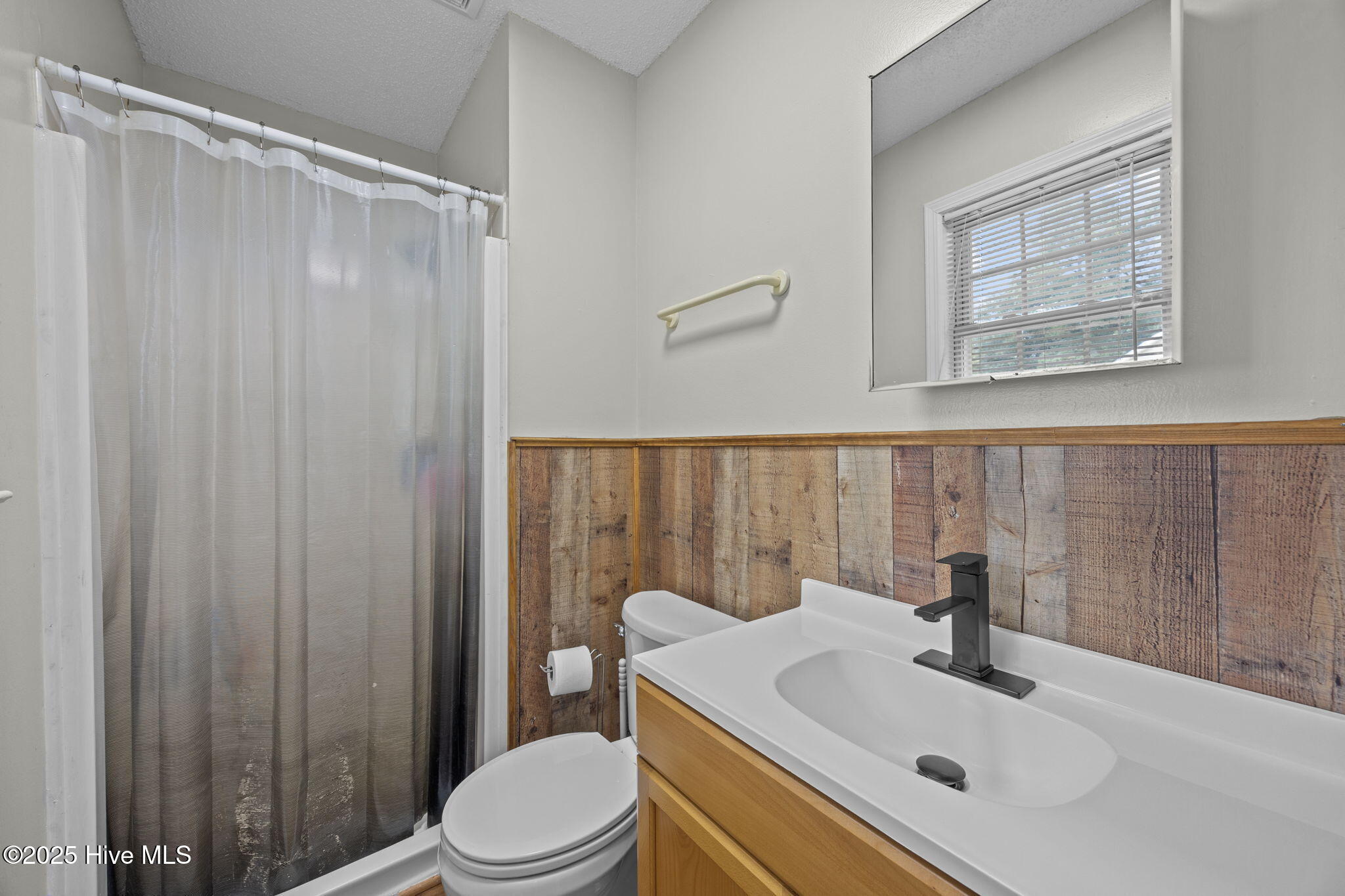 6407 Clarks Neck Road Washington, NC 27889 - Photo 42 of 53 MASTER BATH