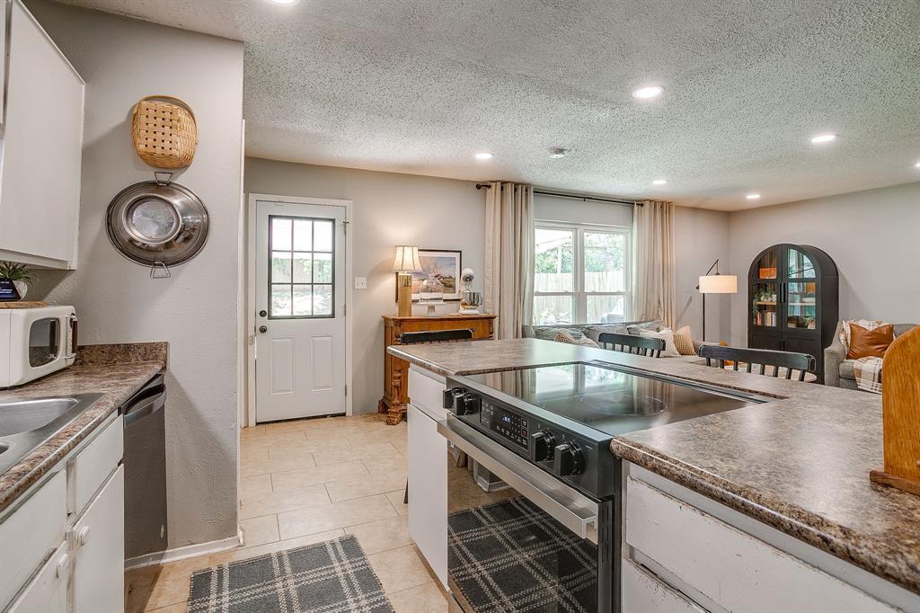 712 Poe Street Azle, TX 76020 - Photo 20 of 33