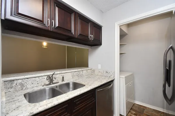 $1,150 | 700 Thicket Lane, Unit 704, Houston, TX 77079