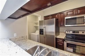 700 Thicket Lane, Unit 704 Houston, TX 77079 - Photo 17 of 44