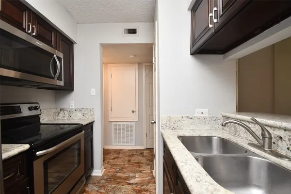 $1,150 | 700 Thicket Lane, Unit 704, Houston, TX 77079