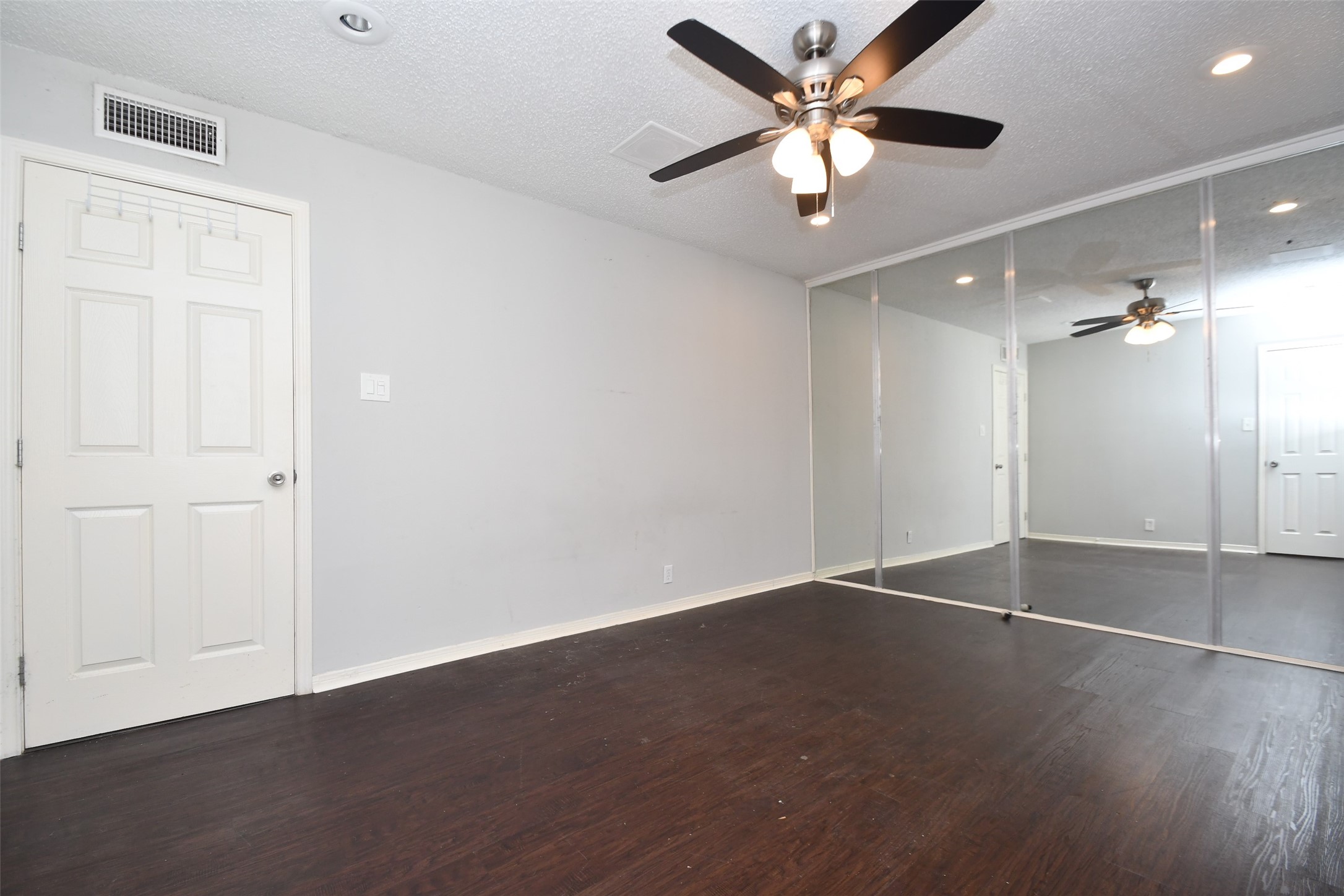 700 Thicket Lane, Unit 704 Houston, TX 77079 - Photo 19 of 44 Dining Room